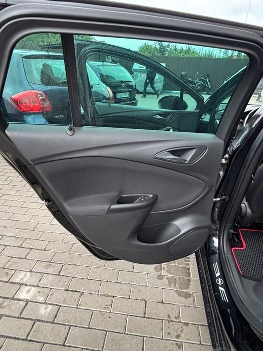 Продам Opel Astra універсал 2017