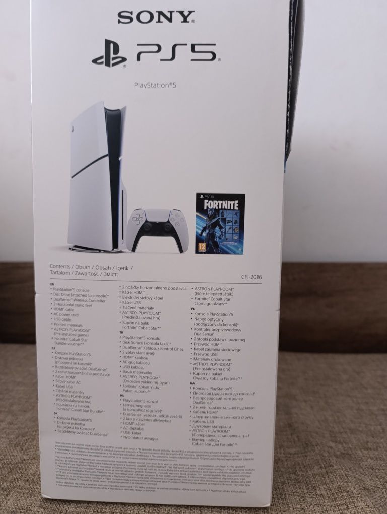 PlayStation 5 z napędem,z dodatkowym padem i grą.