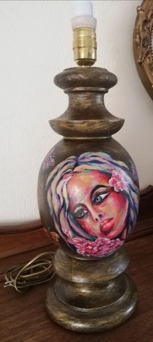lampa drewna, ręcznie malowana, kobieta, twarz