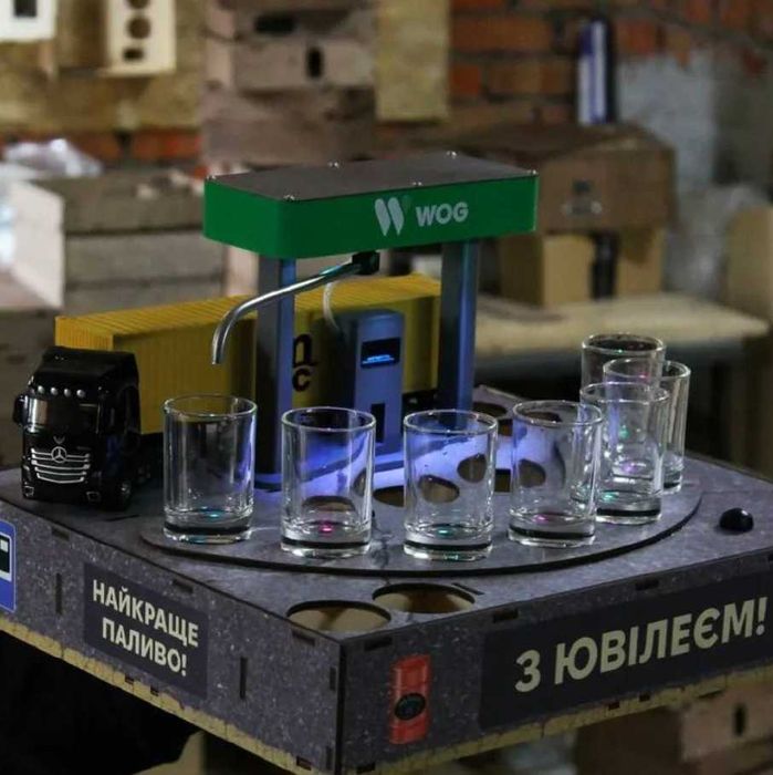 подарунковий наливатор на 7 чарок на подарунок для близьких