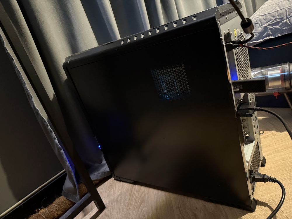 Komputer gamingowy i5-10400F RTX 3060 16GB RAM Monitor 27” + RGB