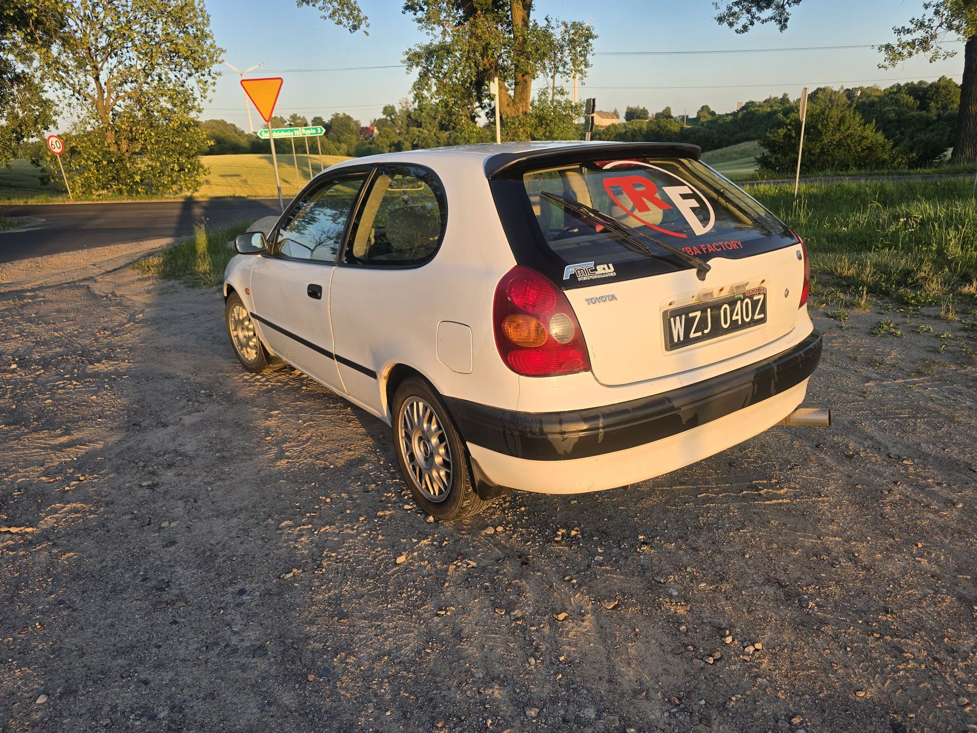 Toyota Corolla e11 czarne blachy gwint
