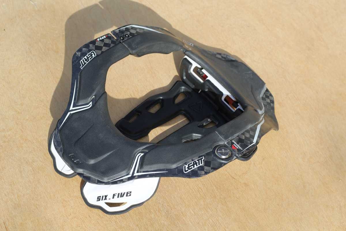 Топовий Захист шиї Leatt Neck Brace DBX 6.5 Carbon