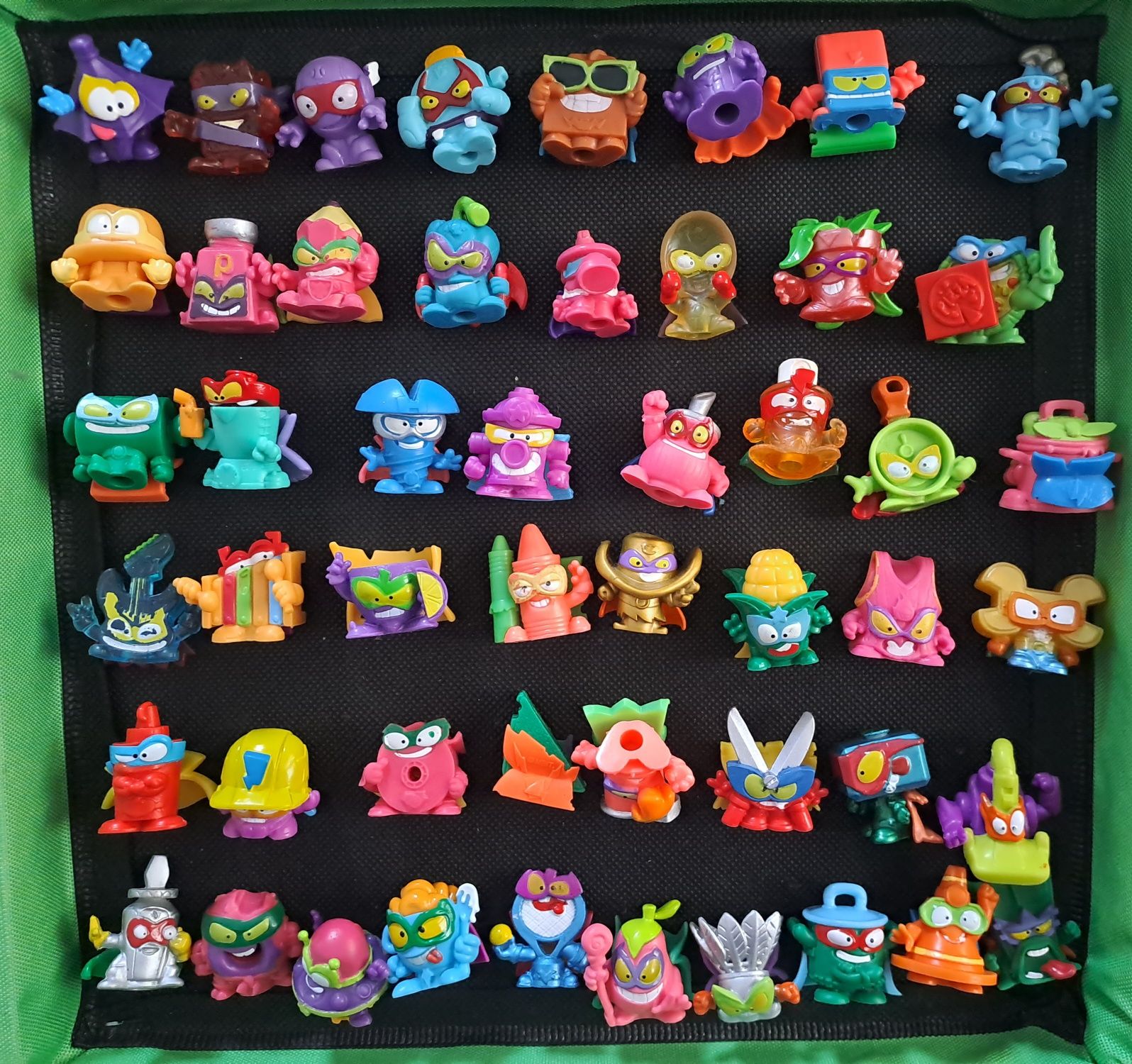 270 sztuk figurek Super Zings Super Things