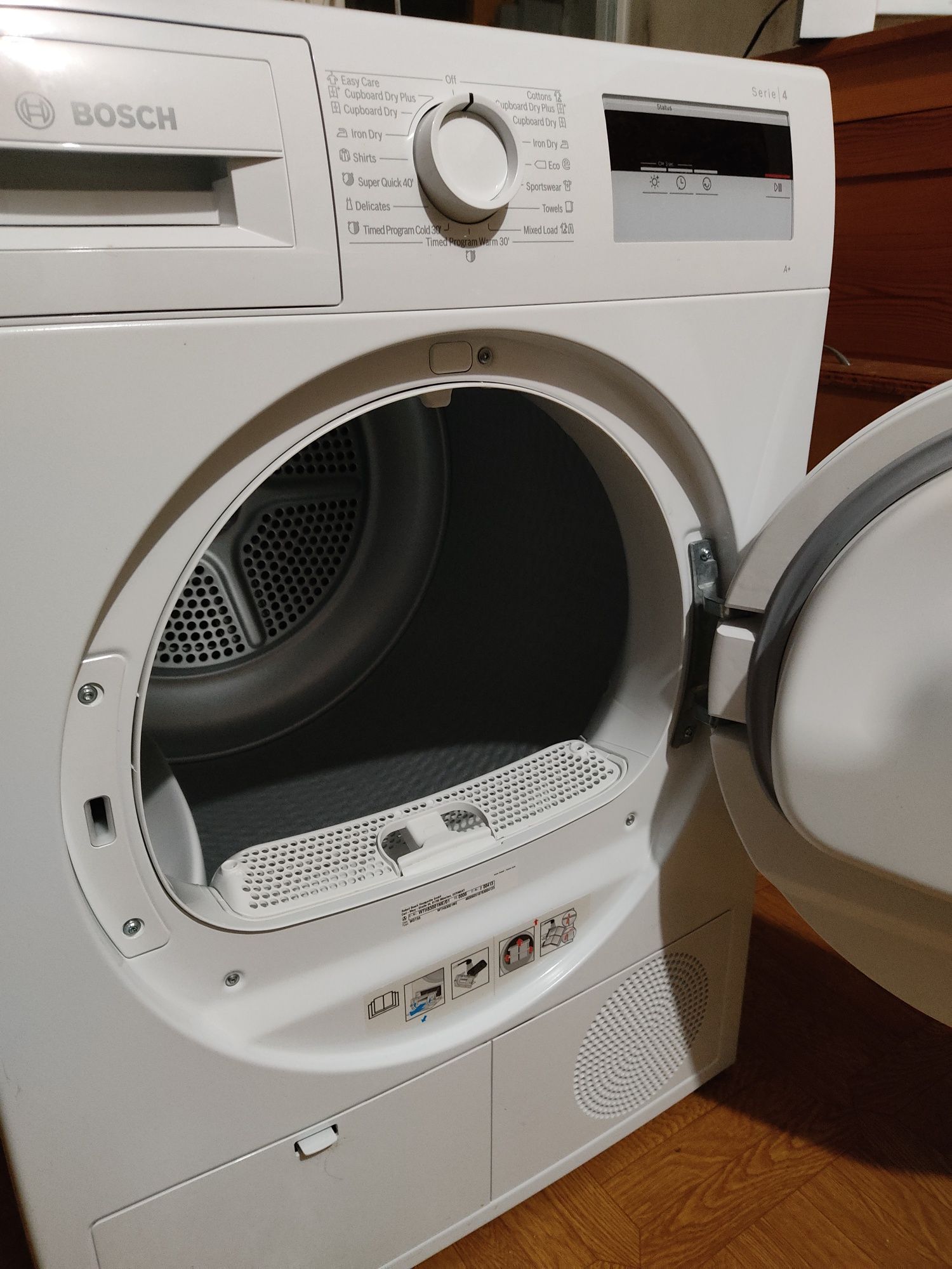 Сушильна машина BOSCH WTH83001ME конденсац. типу з тепловим насосом