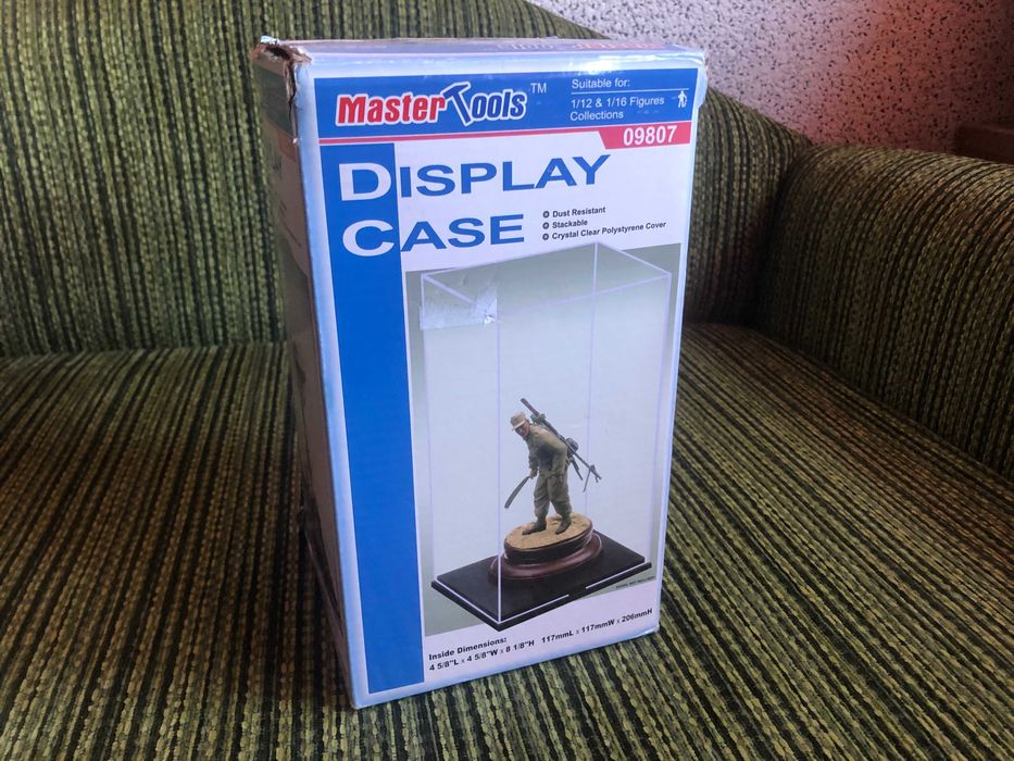 Gablotka, witryna akrylowa na figurke, model 1/12 1/16