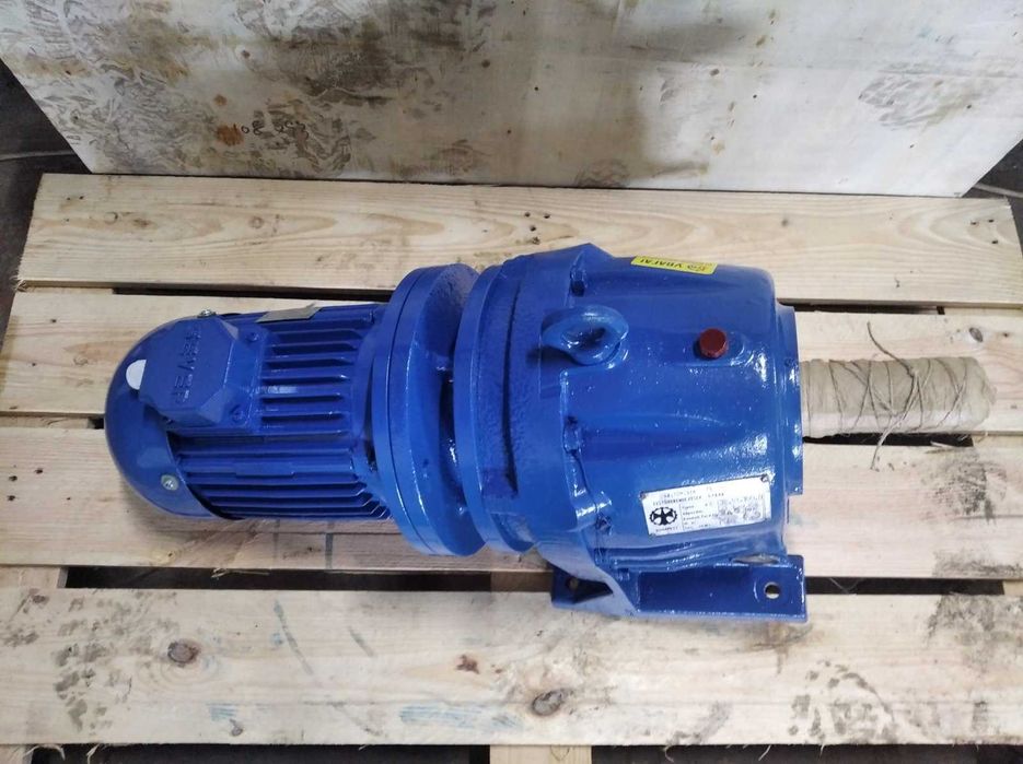 Мотор редуктор 25 об, электродвигатель 3 кВт моторедуктор соосный МЦ2С