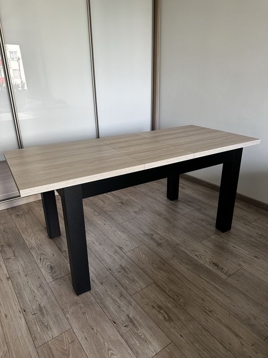Stół rozkładany 140/180x80 oraz krzesła