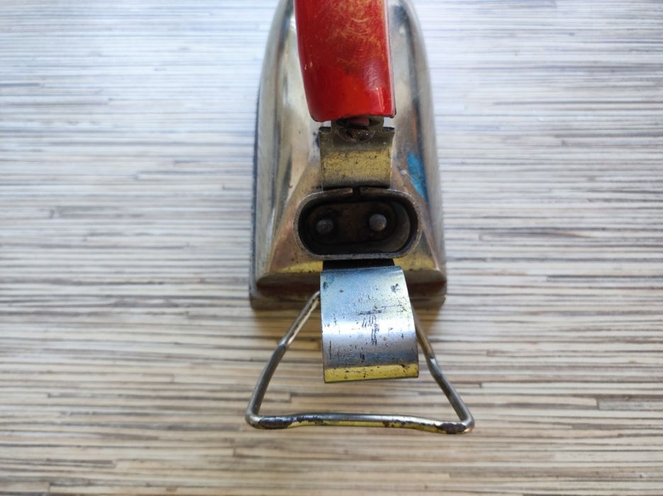 Żelazko z PRL czerwona rączka