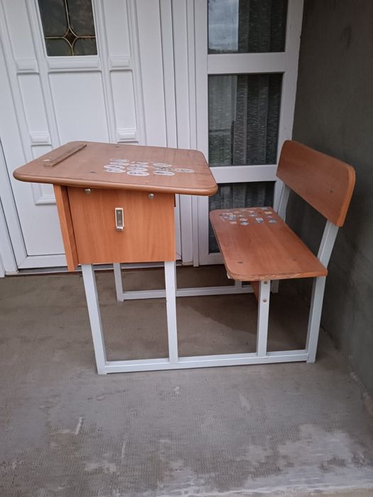 Дитяча шкільна парта