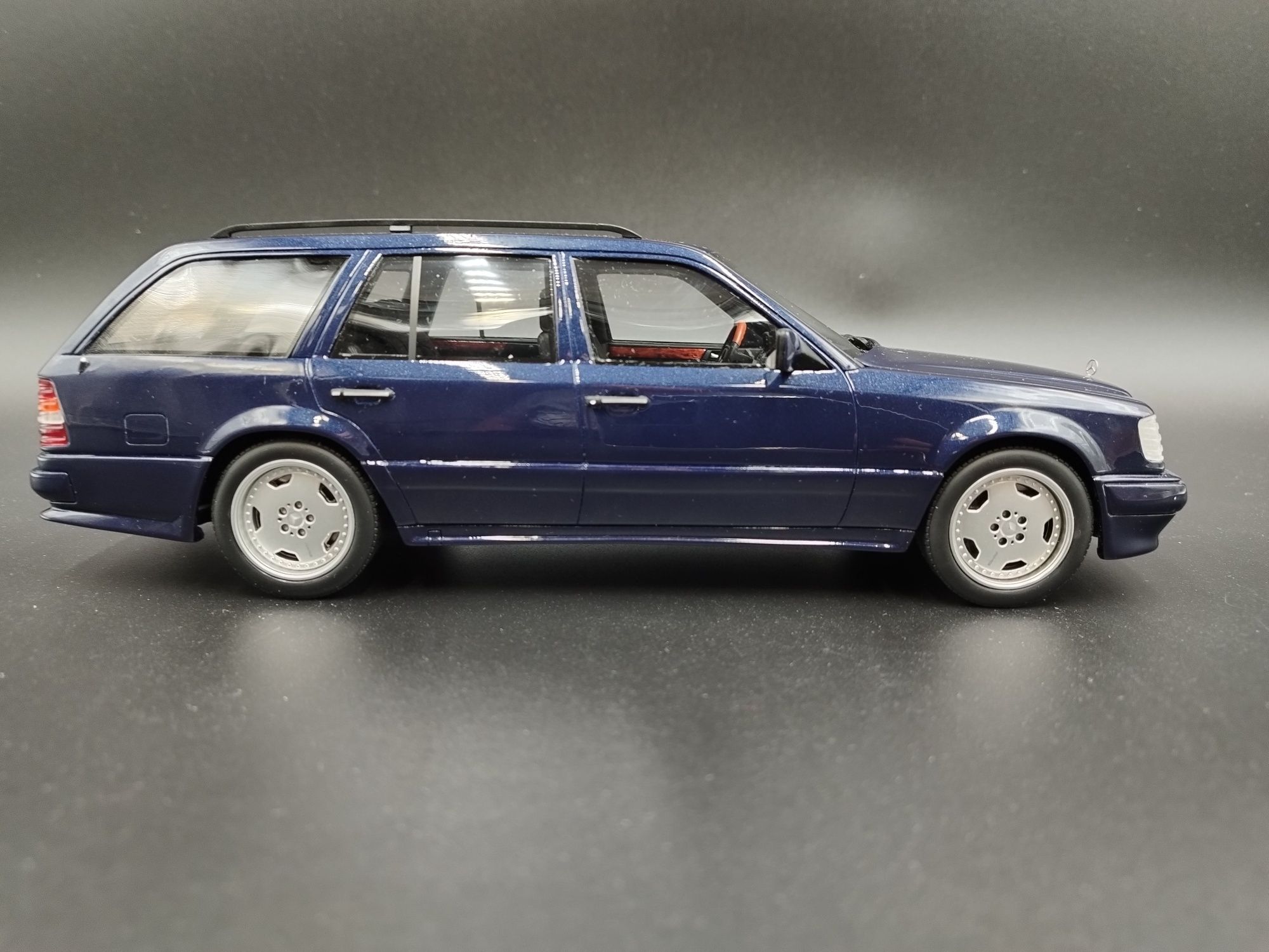 1:18 Otto Mercedes Benz S124 AMG  E36 Blue Model