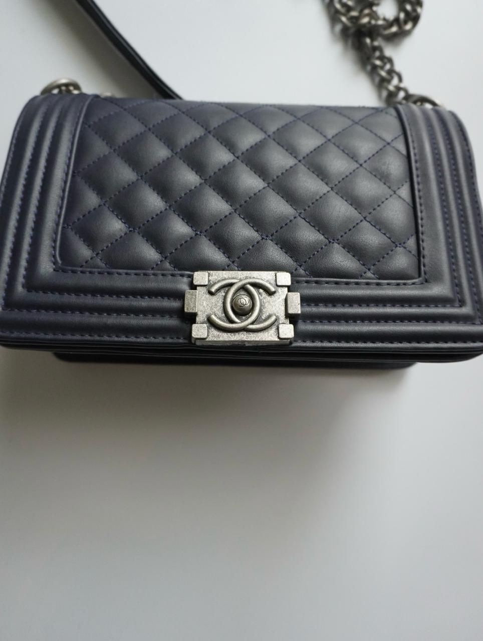 Chanel torba listonoszka pikowana granatowa boy