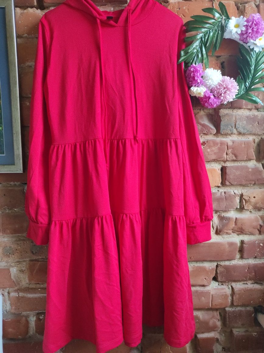 Piękna czerwona sukienka z kapturem dresowa falbany 38-42 xl XXL