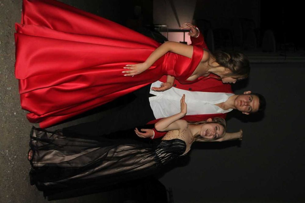 Шикарное шелковое платье