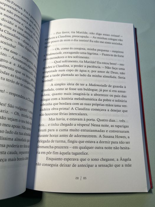 Livro As gémeas- Claudina no Colégio Santa Clara