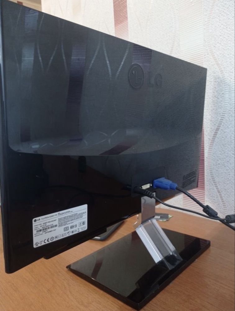 Монитор LG flatron e2260