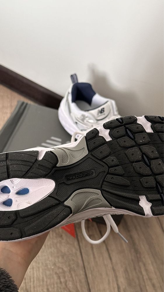 Жіночі кросівки New Balance 530