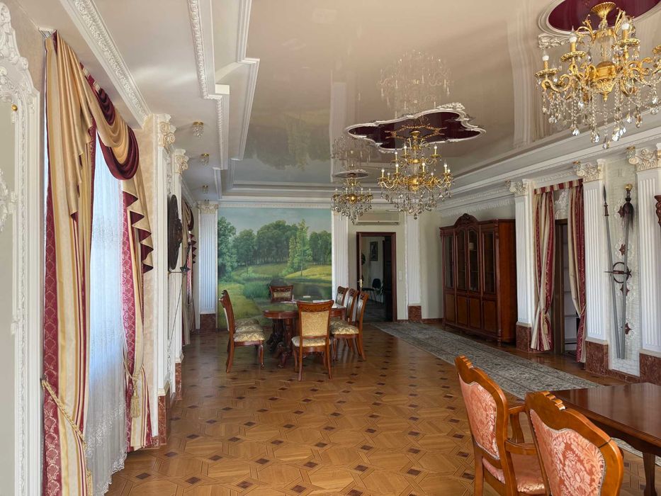 Продається 5-поверховий офісний центр з ремонтом у Вінниці