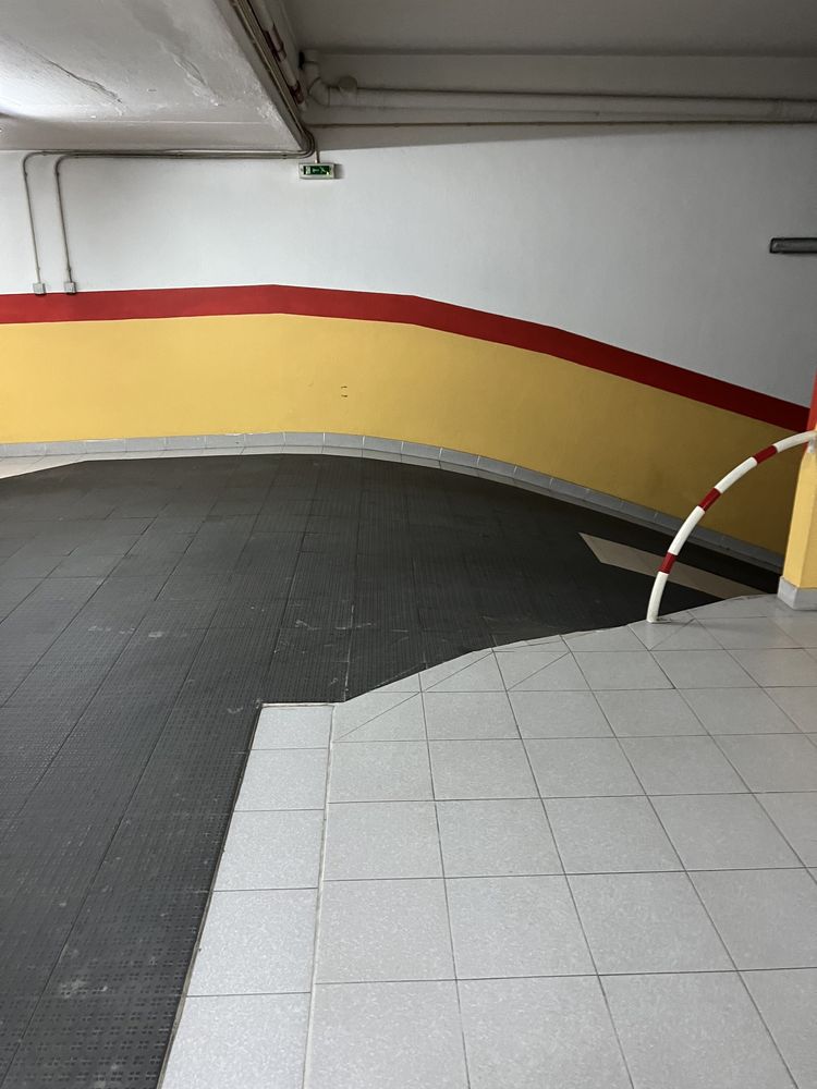 Garagem - perto estação Foros de Amora ( ver condições)