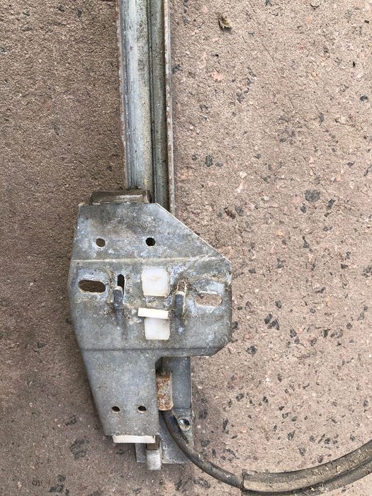 Продам стіклопідцомникм та стекла дверей до дверей фолцваген б4