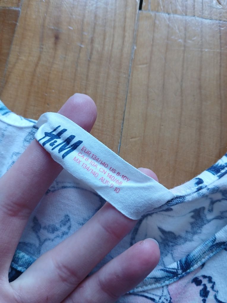 Dziewczęca sukienka na ramiączkach w motylki H&M