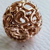 Oryginalny charms Pandora 780964 ażurowe serca
Golden Rose