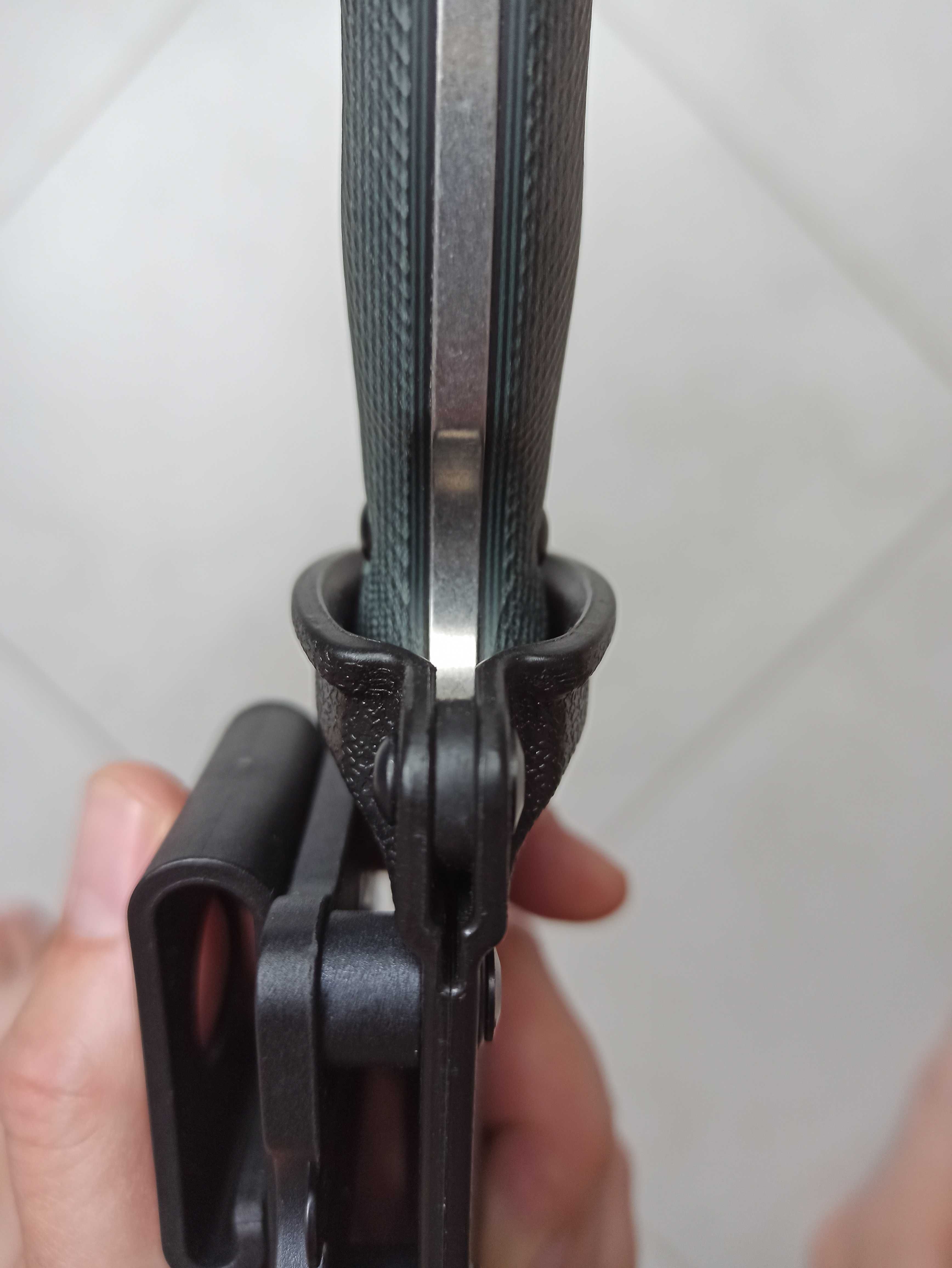Nóż survivalowy bushcraftowy Ruike Jager F118 oliwkowo zielony