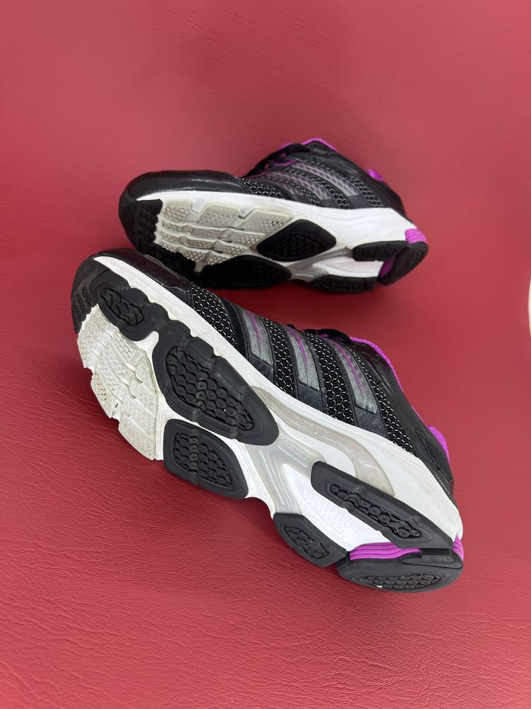 Кросівки 39,5р.25,3см. Adidas