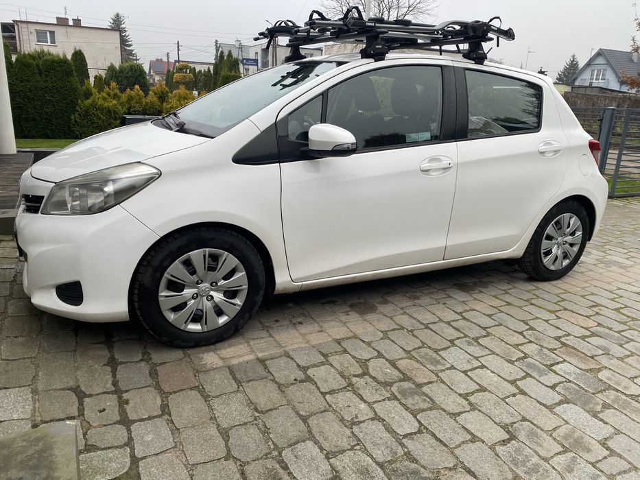 Toyota Yaris 1.0 VVT-i Luna,2014,Benzyna,5 drzwi,Koła letnie i zimowe