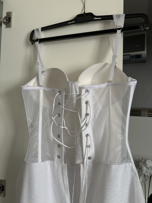 Вечірня сукня біла з блискітками