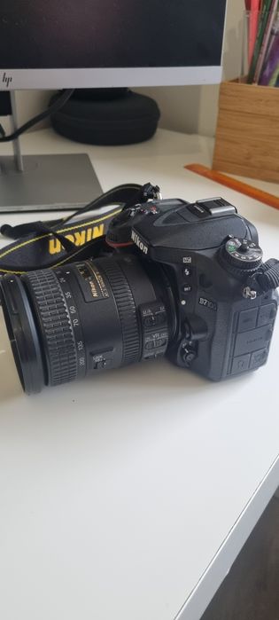 Nikon D7100 com lente 18-200