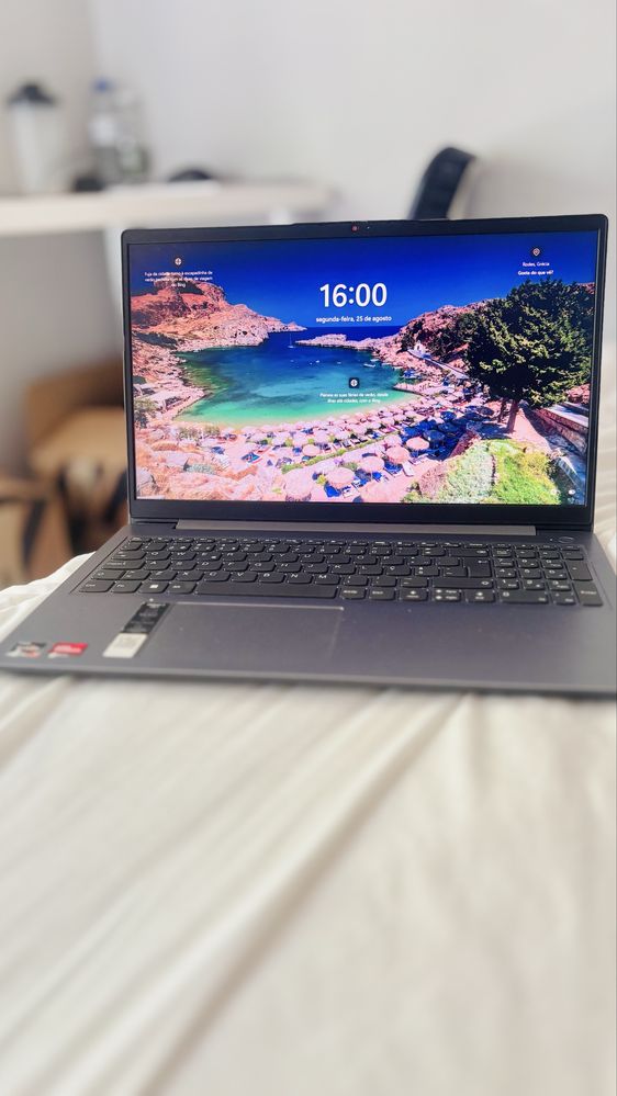 Portátil Lenovo Ideapad 3 15ALC6