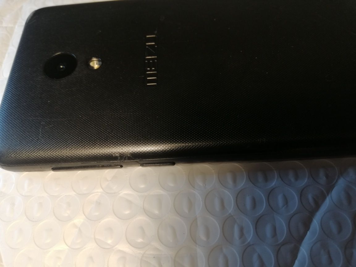 Продам смартфон  Meizu C9 3/32Gb