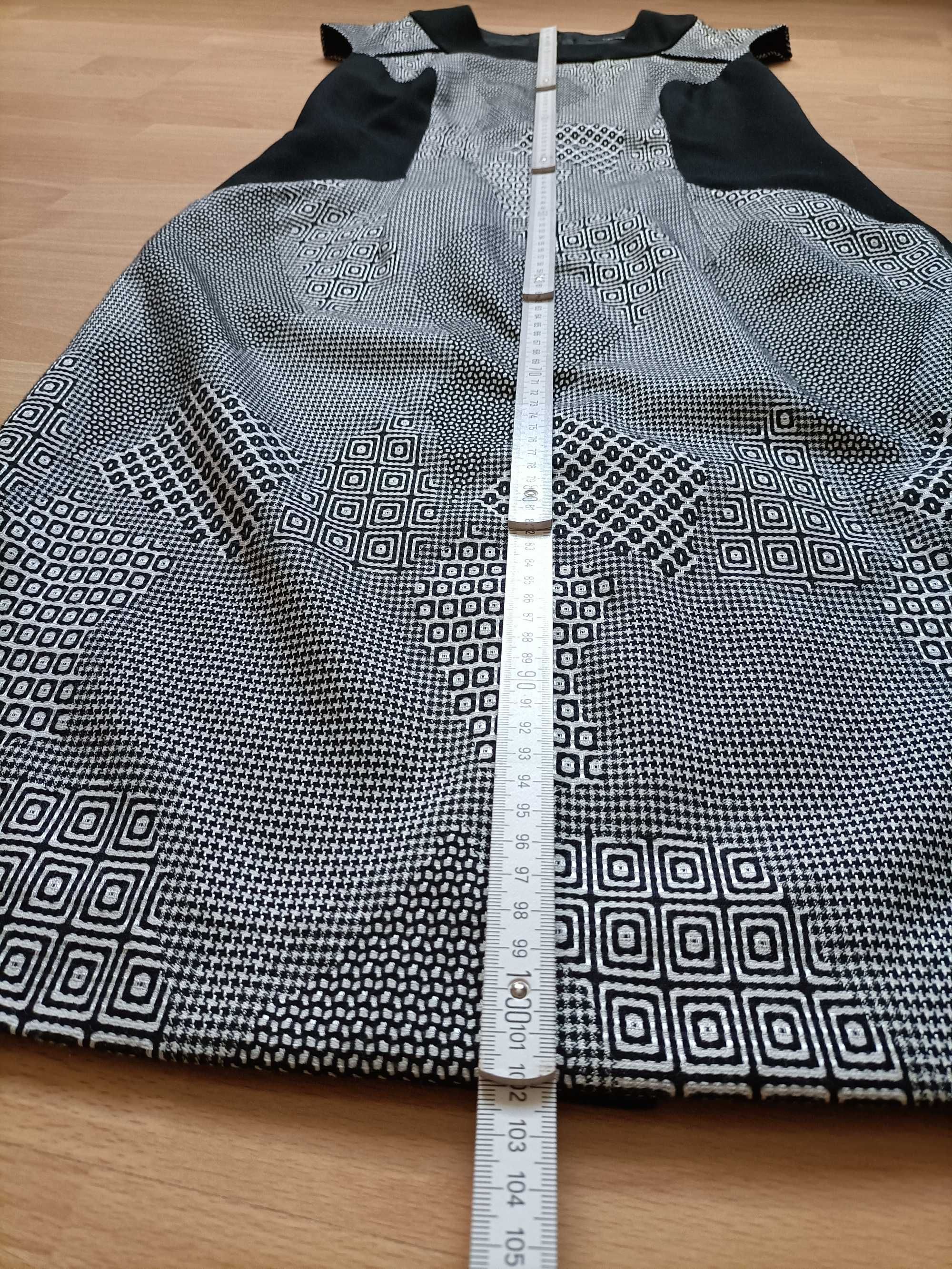 Sukienka elegancka bez rękawów Pretty One r. 38