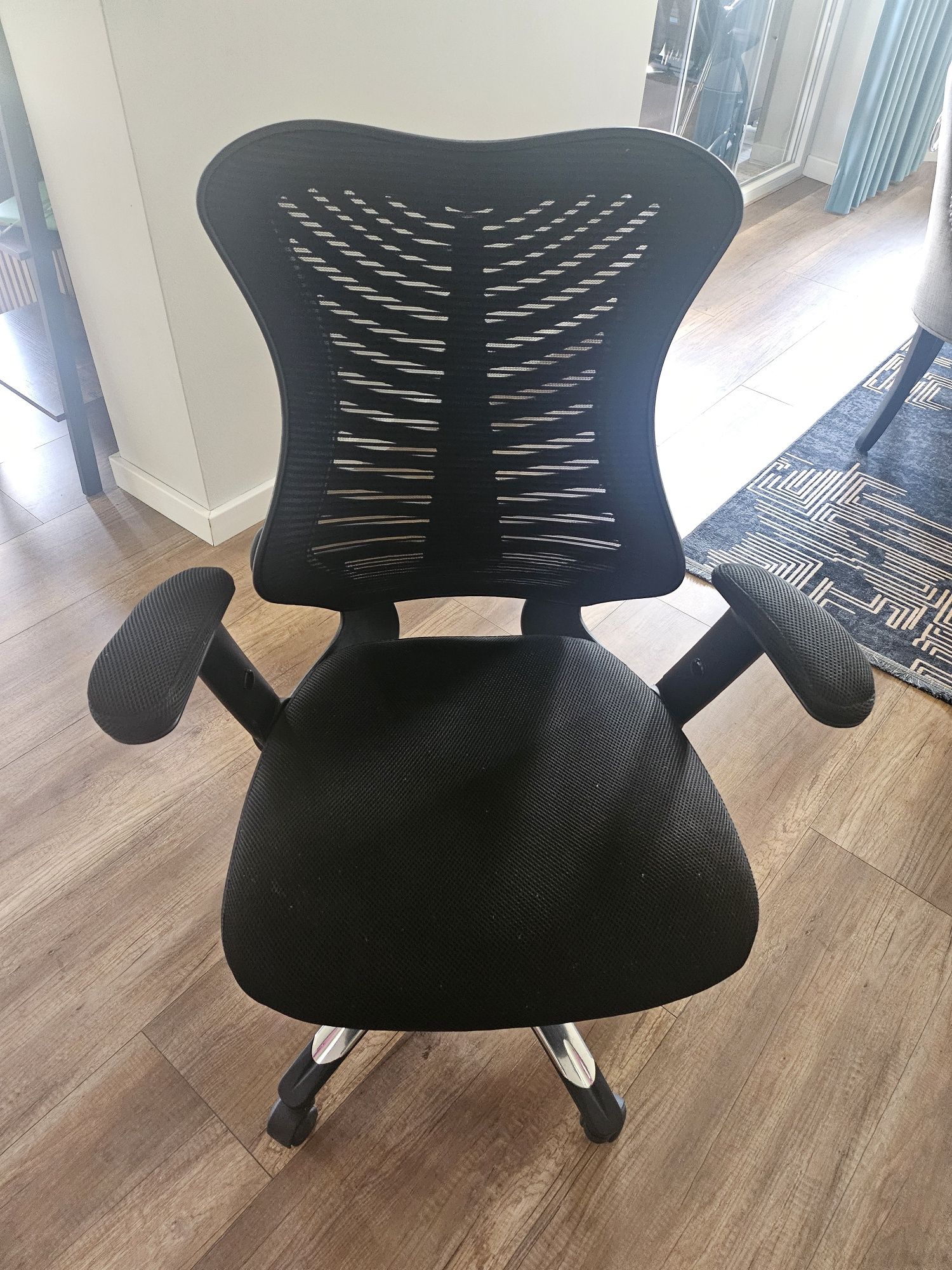 Fotel biurowy ergonomiczny