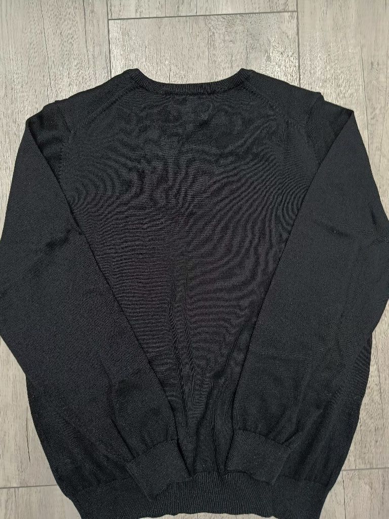 Nowy czarny sweter męski w serek, Marks & Spencer, wełna Marino, L /40