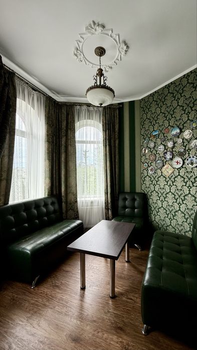 Будинок у нагірній частині міста, район ресторану «Armenia»