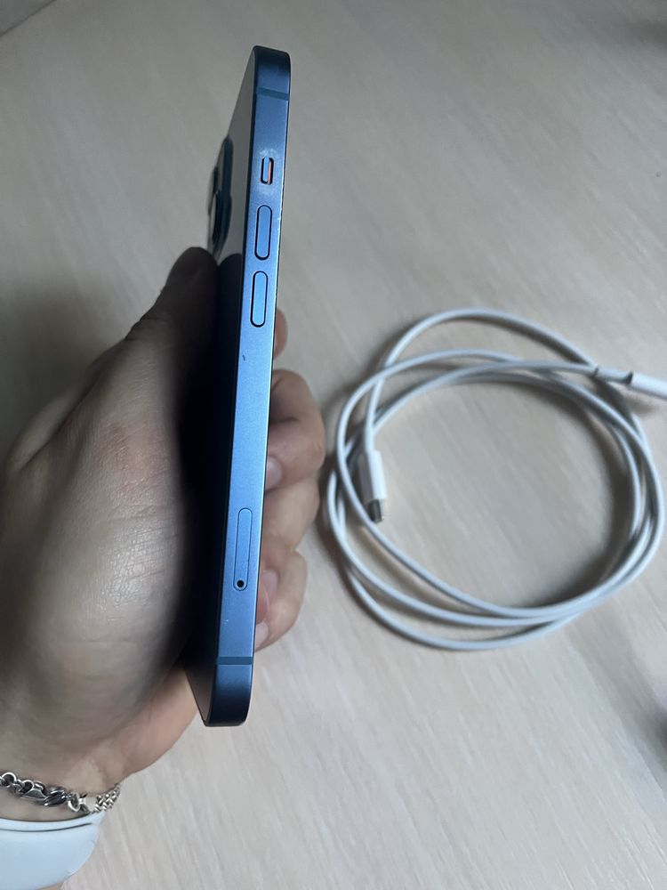 iPhone 13 неверлок, акум 93%