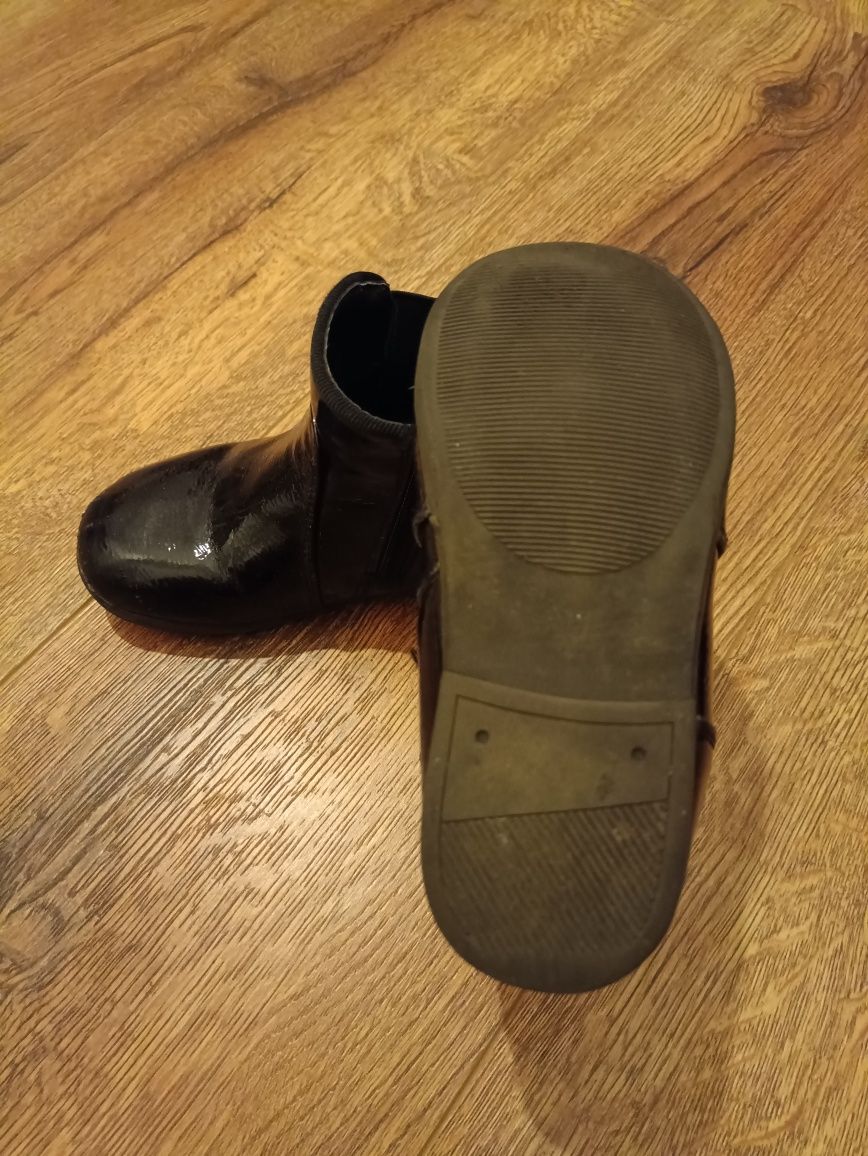 Sztyblety lakierki botki na suwak za kostkę eleganckie 

Stan widoczny