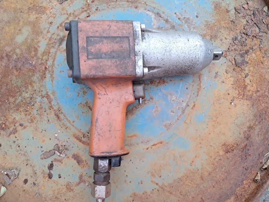 Пневмогайковерт інструмент