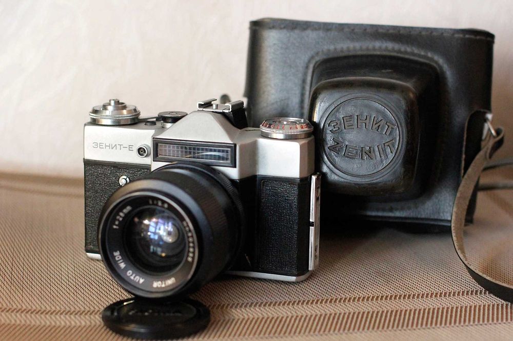 Фотоаппарат Зенит Е (объектив Unітor Avto wide f 28 мм Япония)