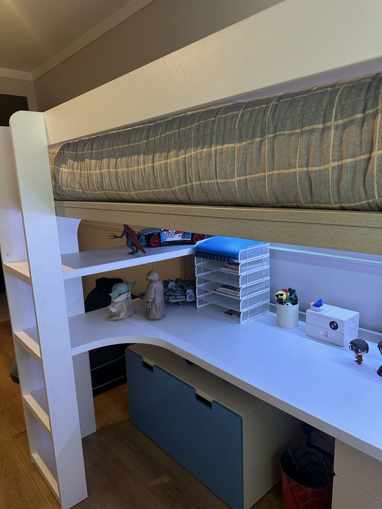 Cama alta com secretária marca ROS