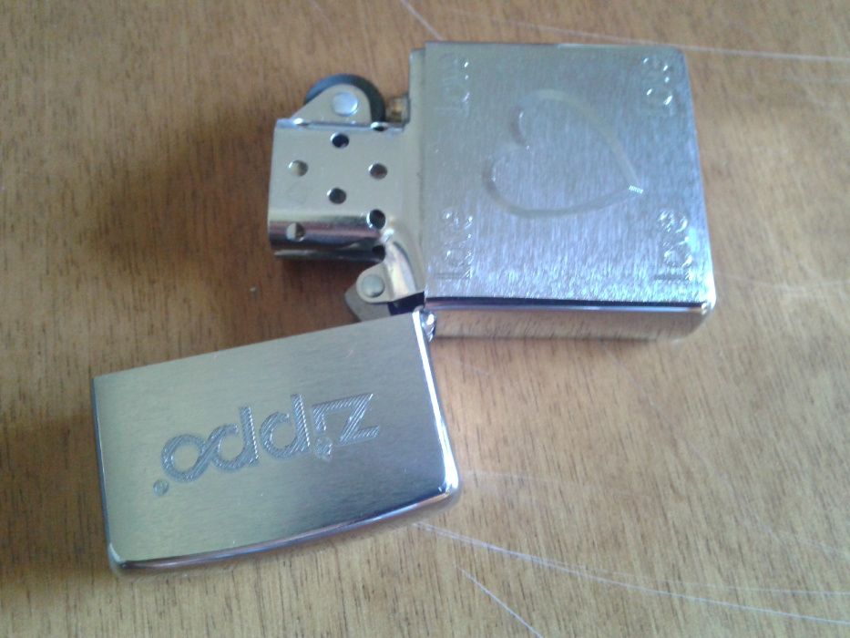 ZIPPO: modelos Black Jack e Love - Novos