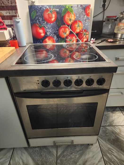 Płyta grzewcza + piekarnik do zabudowy.