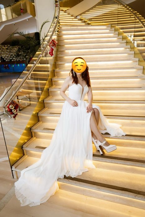 Дуже ніжне весільне плаття нареченої