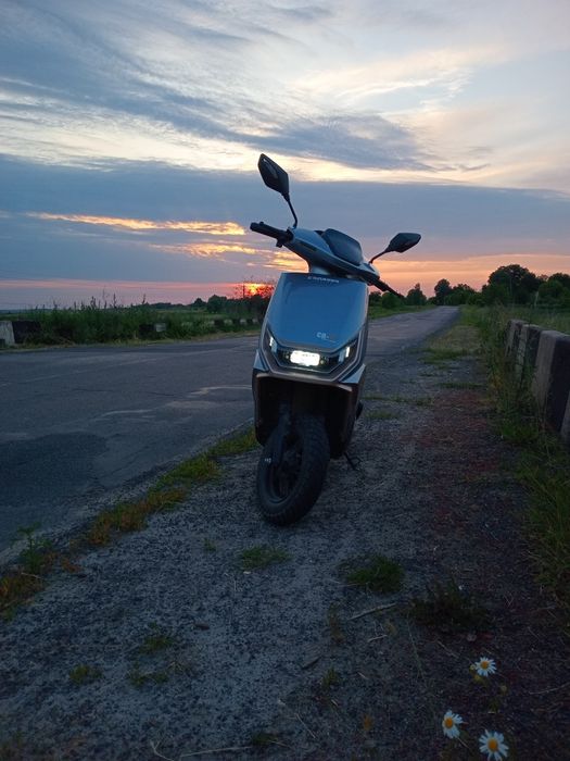 Кросер електроскутер