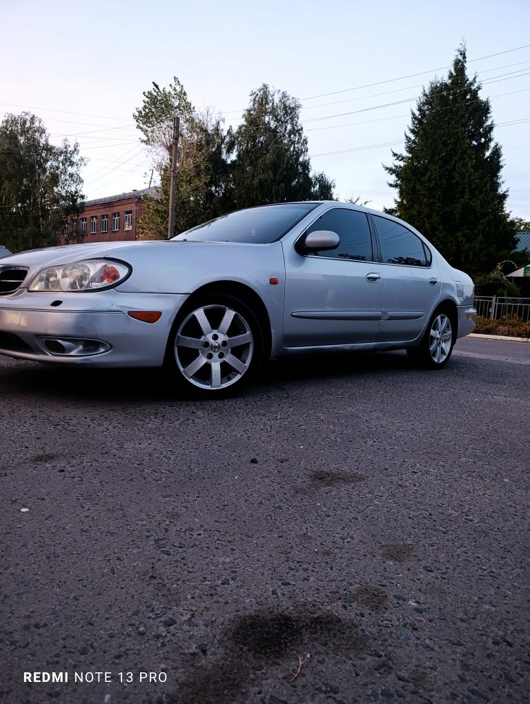 Nisan maxima QX.