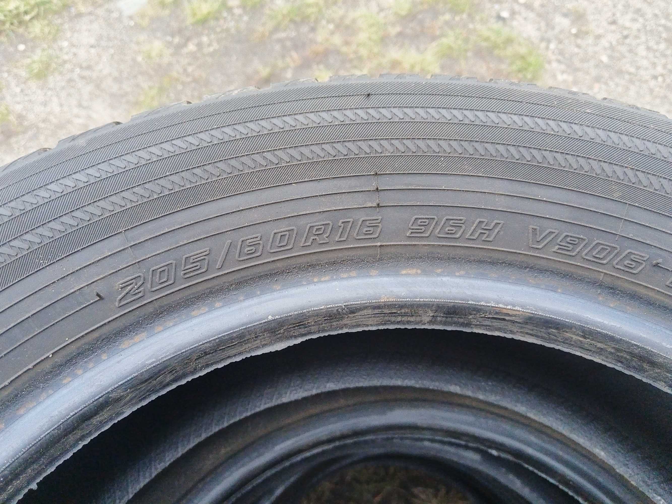 Opony zimowe Yokohama 205/60R16 jak nowe