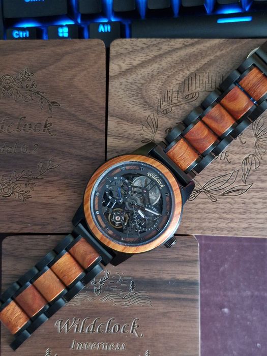 Wildclock Inverness, Drewniany zegarek mechaniczny z grawerem w cenie