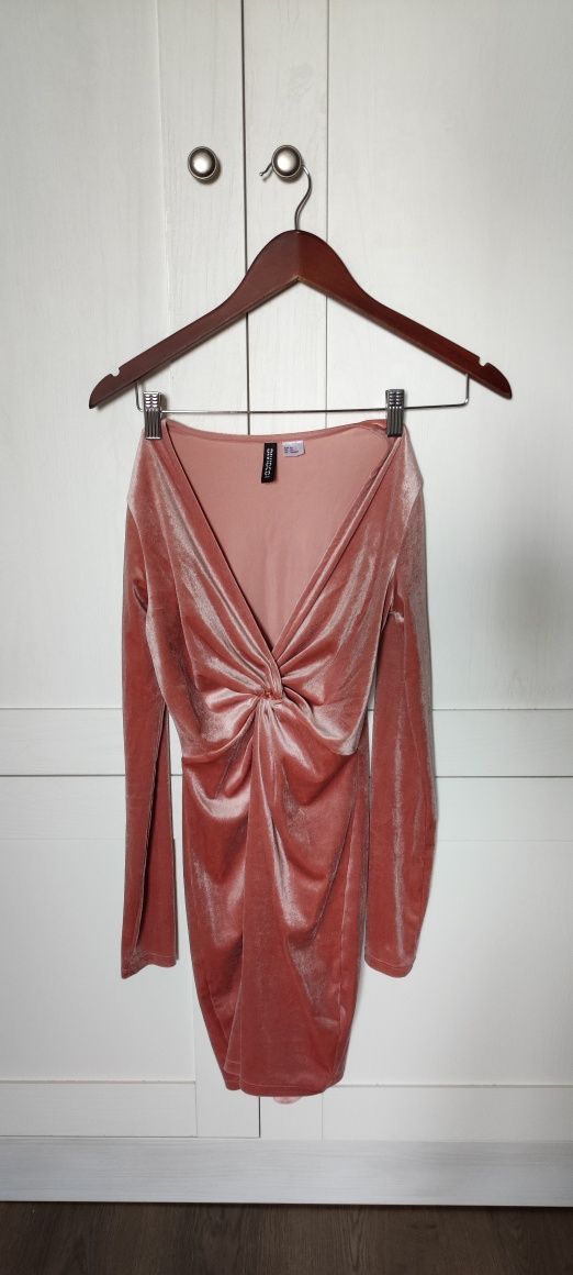 Продам красиву оксамитову сукню H&M